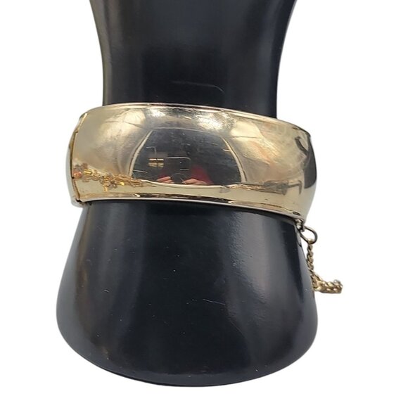 Coro Pegasus Wide Bangle Bracelet W/Safety Chain Gold Tone Vintage Sz 7 .92" - Picture 5 of 14